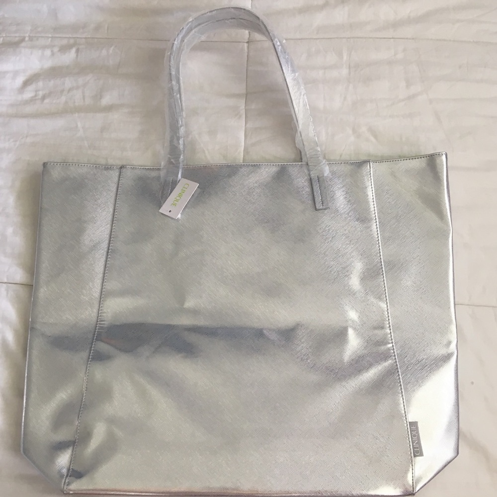 💫NWT Silver Clinique purse 👜